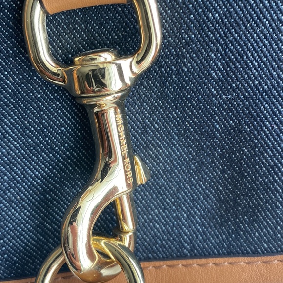 Michael Kors crossbody - Picture 3 of 10